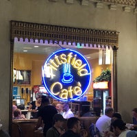 Foto tirada no(a) Pittsfield Cafe por Sean B. em 7/9/2022