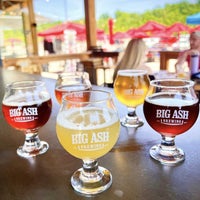 Foto tirada no(a) Big Ash Brewery por Erica P. em 6/4/2022
