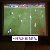Foto tirada no(a) Mersin Hilton Lobby Lounge por Burak K. em 5/26/2018