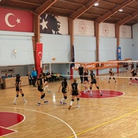 Photo taken at Çekirge Kapalı Spor Salonu by Burak K. on 1/22/2023