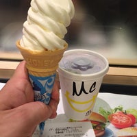 Photo taken at マクドナルド 新宿大ガード西店 by むさしのみかん m. on 7/19/2015
