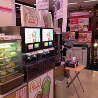 Photo taken at 7-Eleven by むさしのみかん m. on 11/27/2013