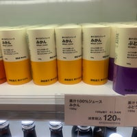 Photo taken at MUJI by むさしのみかん m. on 11/13/2022