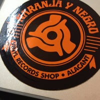 10/7/2013에 Susana C.님이 Discos Naranja y Negro에서 찍은 사진