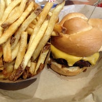 12/3/2013にRussell S.がIvy&amp;#39;s Burgers, Hot Dogs and Friesで撮った写真
