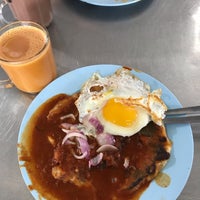 Photo taken at Roti Canai Fairuz No.1 by Munira S. on 12/9/2018