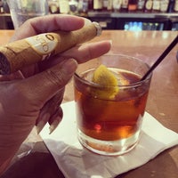Foto tirada no(a) Highland Cigar Co. por Erin J. em 7/9/2019