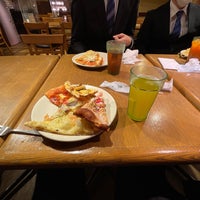 Photo taken at Shakey&amp;#39;s by りん つ. on 1/10/2022