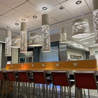 Photo taken at American Airlines Admirals Club by Luiz R. on 10/18/2022