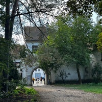 Photo taken at Jagdschloss Grunewald by Thorsten D. on 9/30/2022