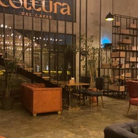 รูปภาพถ่ายที่ COLTURA Del Cafe โดย Suzan Abuemarah เมื่อ 3/7/2021