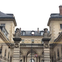 Photo taken at Collège de France by Ⓜ️🅱️ on 8/4/2019