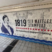 Photo taken at Sir Stamford Raffles Statue (Raffles&amp;#39; Landing Site) by HK 🫁 on 8/29/2023