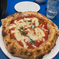 Photo taken at Pizzeria da peppe Napoli Sta&amp;#39;ca by HK 🫁 on 11/19/2023