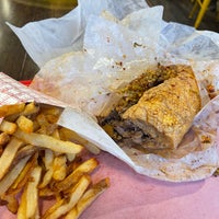 Photo taken at Al&amp;#39;s #1 Italian Beef by HK 🫁 on 10/8/2023