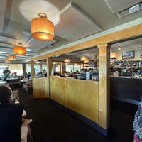 Снимок сделан в Hugo&amp;#39;s Restaurant пользователем Billie H. 11/3/2022