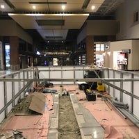 Foto diambil di Alderwood Mall oleh Volodumur Y. pada 1/16/2020