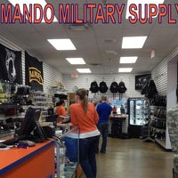 รูปภาพถ่ายที่ Commando Military Supply โดย Commando Military Supply เมื่อ 12/17/2013