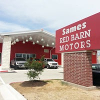 Foto scattata a Sames Red Barn Motors da Sames Red Barn Motors il 9/5/2014