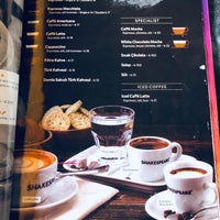 Photo taken at Shakespeare Coffee &amp;amp; Bistro by Deniz on 11/28/2021