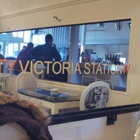 รูปภาพถ่ายที่ Victoria Station โดย Nenad P. เมื่อ 4/3/2013