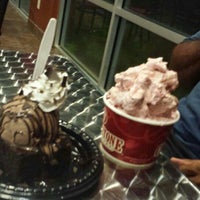 Photo taken at Cold Stone Creamery by Cathy H. on 9/8/2014