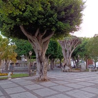 Photo taken at Plaza del Adelantado by Sergio G. on 7/30/2022