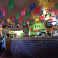 Das Foto wurde bei Los Tres Chiles Mexican Restaurant von Rina am 10/16/2015 aufgenommen