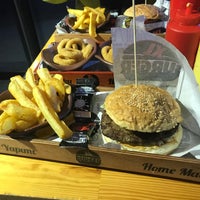 Photo taken at XL BURGER KUMLUCA by Münevver G. on 3/20/2020