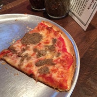 3/29/2015 tarihinde Ramon M.ziyaretçi tarafından Zitelli&amp;#39;s Thin Crust Pizza and Bar'de çekilen fotoğraf