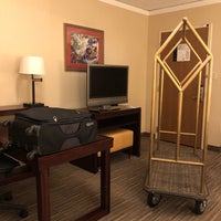 รูปภาพถ่ายที่ Embassy Suites by Hilton โดย جبر 🇸🇦🇺🇸🇪🇬 เมื่อ 8/19/2019