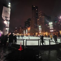 Photo taken at McCormick Tribune Ice Rink by 千尋 前. on 12/14/2022