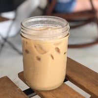 Photo taken at Spiller Park Coffee by 千尋 前. on 7/27/2019