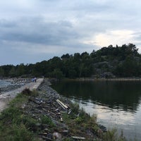 Photo taken at Kuninkaansaaren aallonmurtaja (silta) by Markus Y. on 8/21/2016