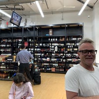 Foto tirada no(a) The Liquor Store.com por Eva W. em 4/19/2019