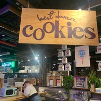 Das Foto wurde bei Best Damn Cookies von Eva W. am 7/17/2022 aufgenommen