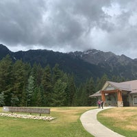 รูปภาพถ่ายที่ British Columbia Visitor Centre @ Mt Robson โดย Estelle C. เมื่อ 6/7/2019