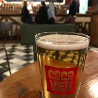 12/27/2016 tarihinde Remy L.ziyaretçi tarafından CocoVail Beer Hall'de çekilen fotoğraf