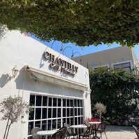 รูปภาพถ่ายที่ Café Chantilly โดย Abdulrahman A. เมื่อ 2/6/2024