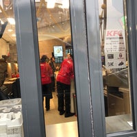 Foto tirada no(a) KFC por Joop B. em 4/1/2018