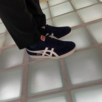 Photo taken at Onitsuka Tiger by Ryunosuke on 12/5/2020