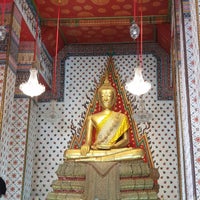 Photo taken at พระวิหาร วัดอรุณราชวราราม by supawadee r. on 4/16/2022