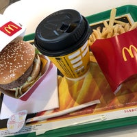 Photo taken at McDonald&amp;#39;s by こっせつ ら. on 6/1/2022