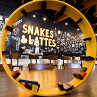 11/14/2018 tarihinde Snakes &amp;amp; Lattesziyaretçi tarafından Snakes &amp;amp; Lattes'de çekilen fotoğraf