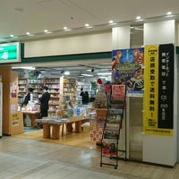 Photo taken at 新栄堂書店 池袋サンシャイン店 by Masaaki W. on 4/7/2016