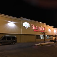 รูปภาพถ่ายที่ Hannaford Supermarket โดย AlohaKarina 🌺🌈🏝 เมื่อ 2/24/2017