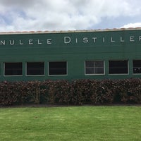 Foto tirada no(a) Manulele Distillers, LLC por AlohaKarina 🌺🌈🏝 em 4/17/2018