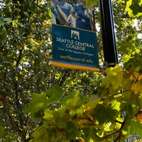 Foto diambil di Seattle Central College oleh Maddy B. pada 9/27/2022