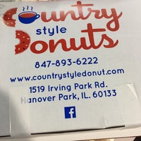 Foto tirada no(a) Country Style Donuts por Bill L. em 12/22/2018