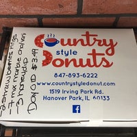 Foto tirada no(a) Country Style Donuts por Bill L. em 11/4/2018